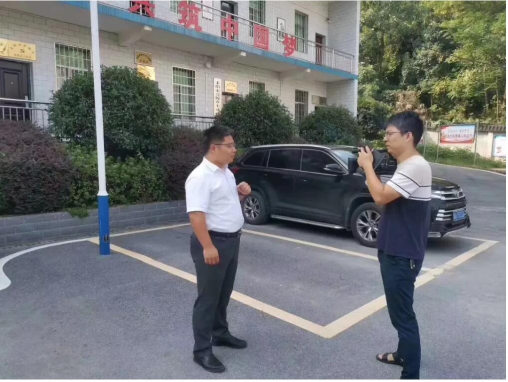 源碼愛心捐贈太陽能智慧路燈，照亮亮源鄉精準扶貧路